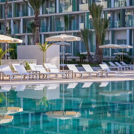 Atzavara & Hotell 5*