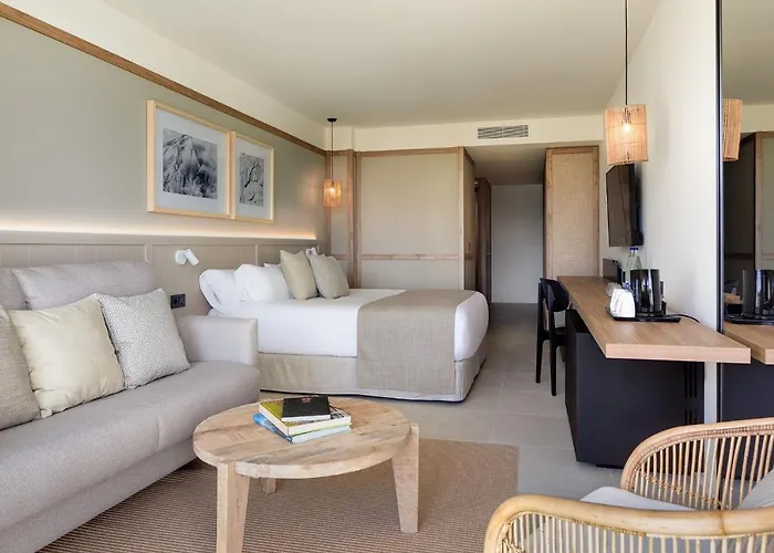 Hotel Atzavara & Santa Susanna