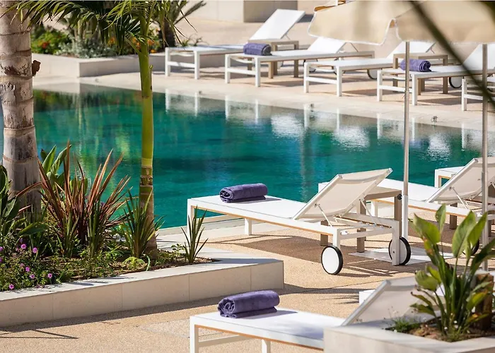 Atzavara & 5* Santa Susanna