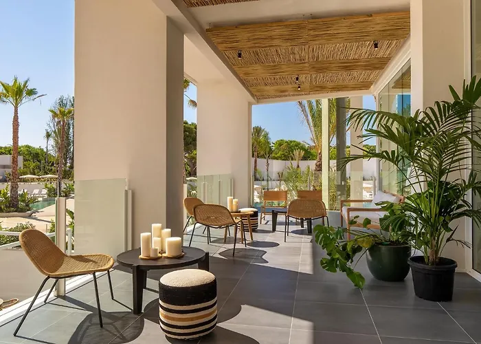 Atzavara & 5* Santa Susanna