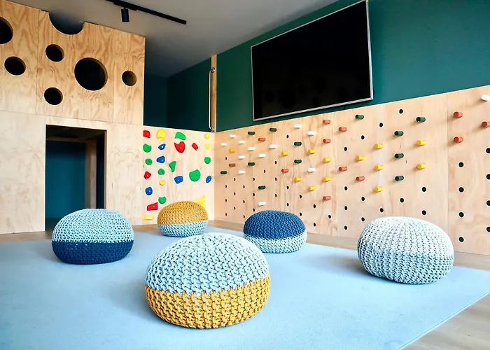 Atzavara & Santa Susanna