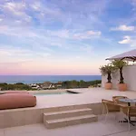 Ξενοδοχείο Atzavara & 5*
