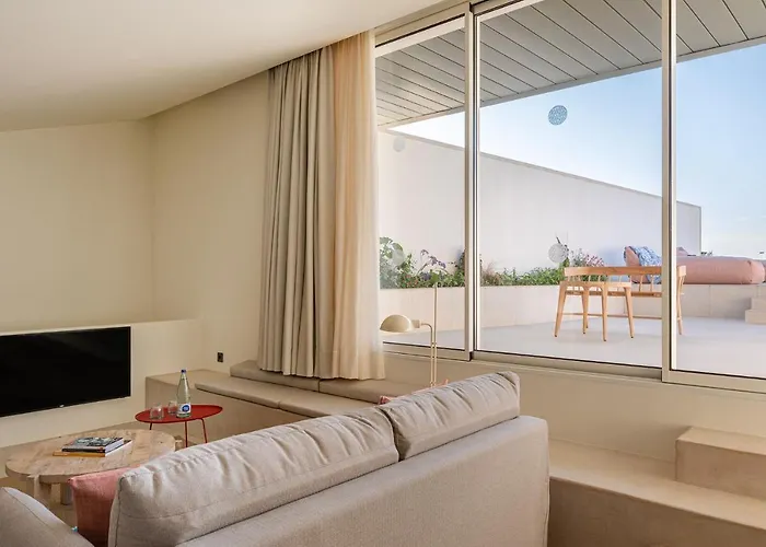 Atzavara & Hotell Santa Susanna