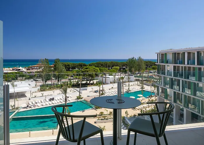 Hotell Atzavara &