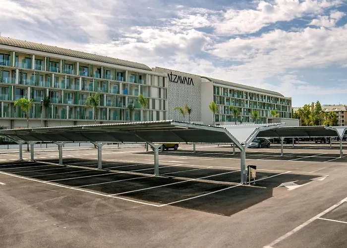 Atzavara & Hotell 5*