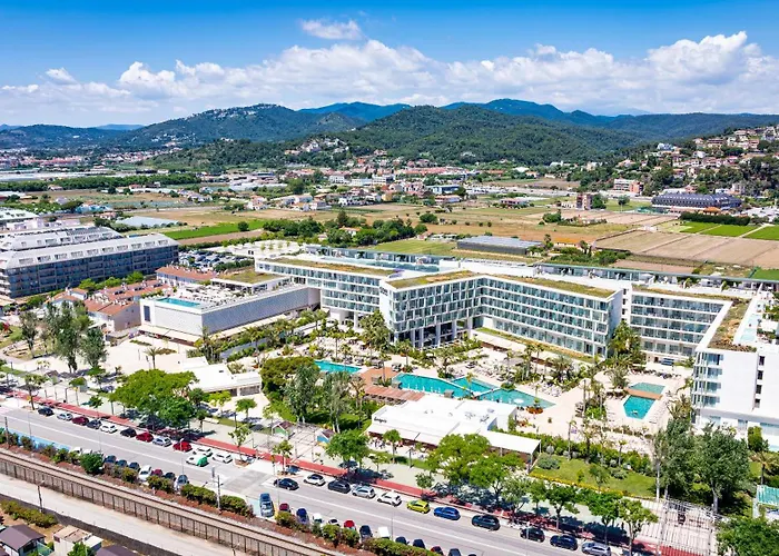 Hotell Atzavara & 5*